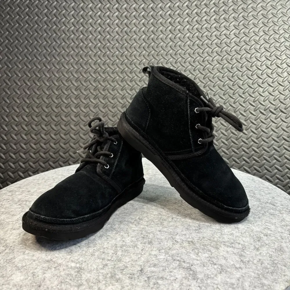 UGG Neumel II Unisex Kid Chukka Boot, Size 6 -‎ Black (1017320K)